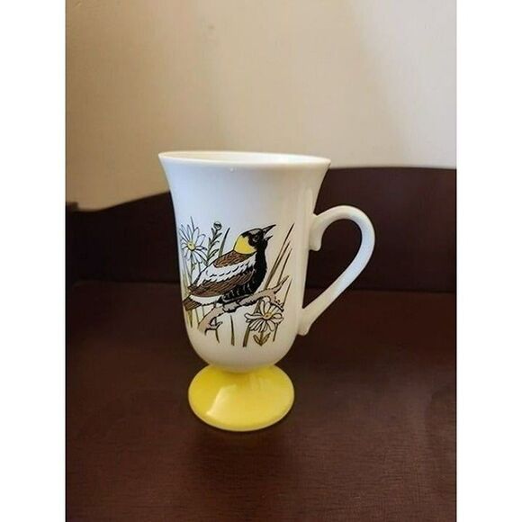 Vintage Sanyei Bird Pedestal Coffee Cups - Picture 4 of 12
